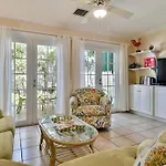 Breezy Bungalow By Avantstay Close 2 Zachary Taylor State Park Beach W Shared Pool Week Long Stays