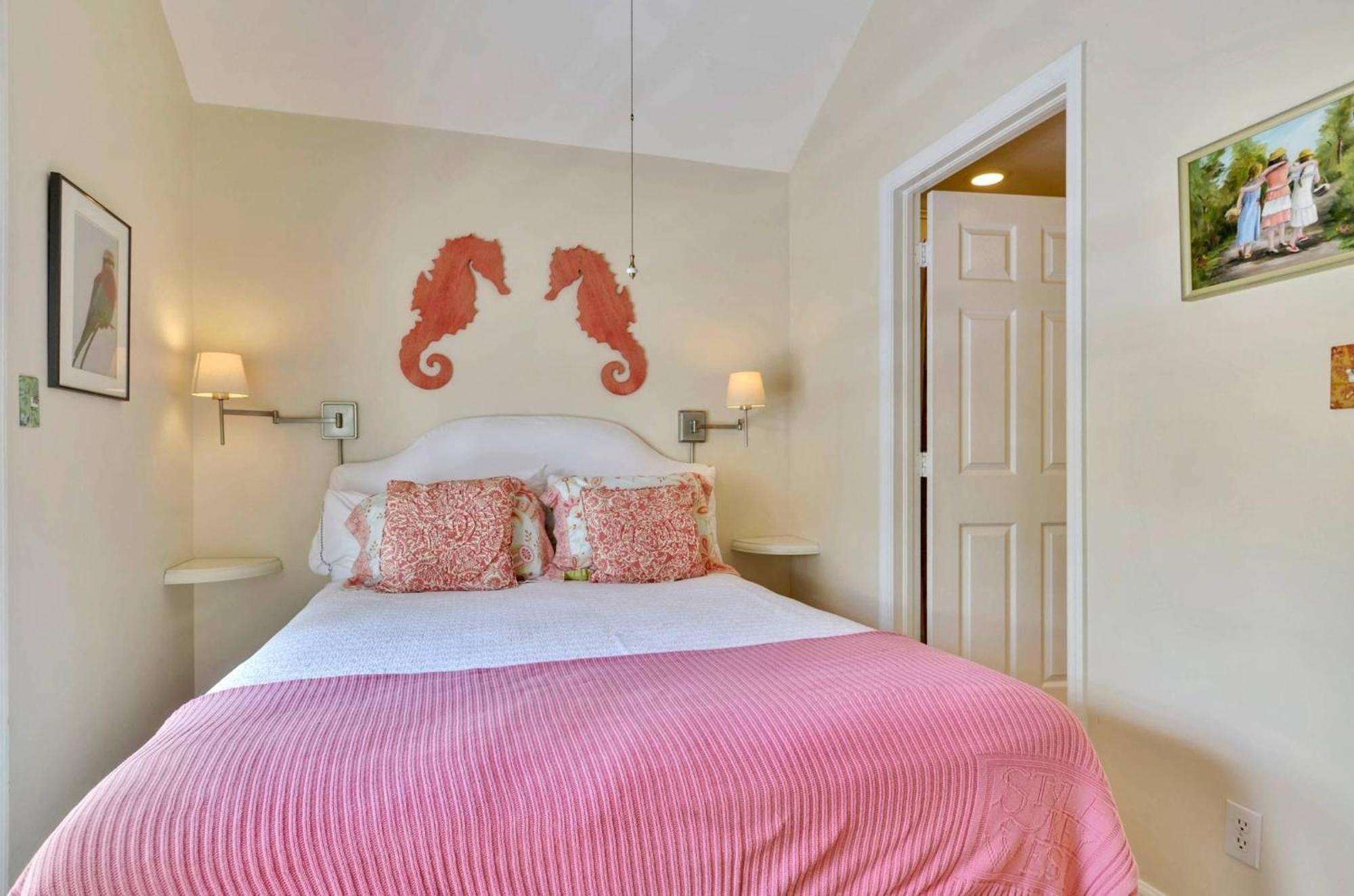 Breezy Bungalow By Avantstay Close 2 Zachary Taylor State Park Beach W Shared Pool Week Long Holiday home Key West