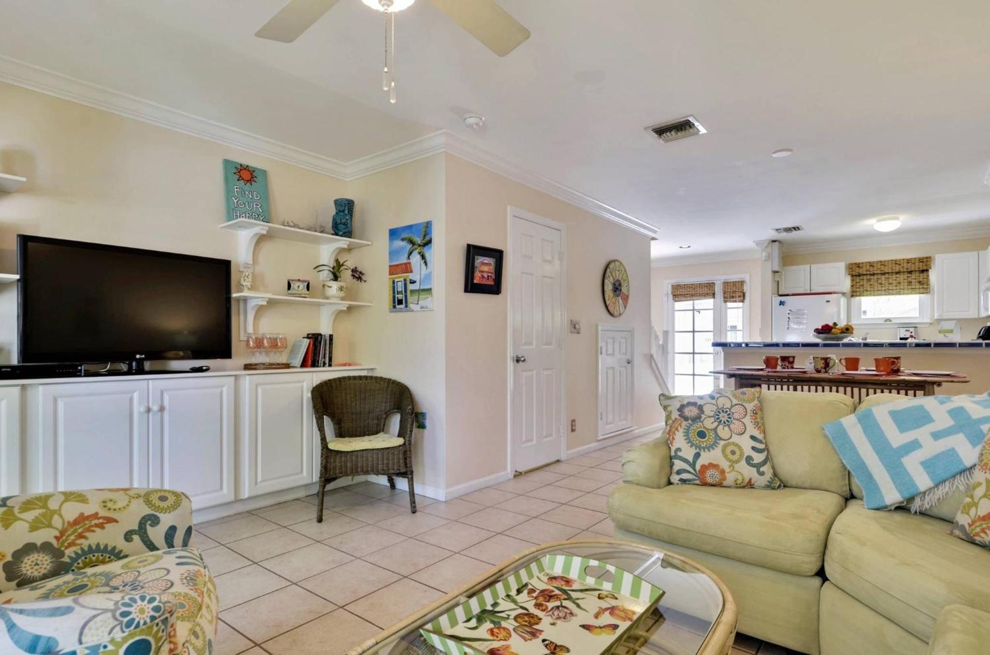 Breezy Bungalow By Avantstay Close 2 Zachary Taylor State Park Beach W Shared Pool Week Long Holiday home Key West