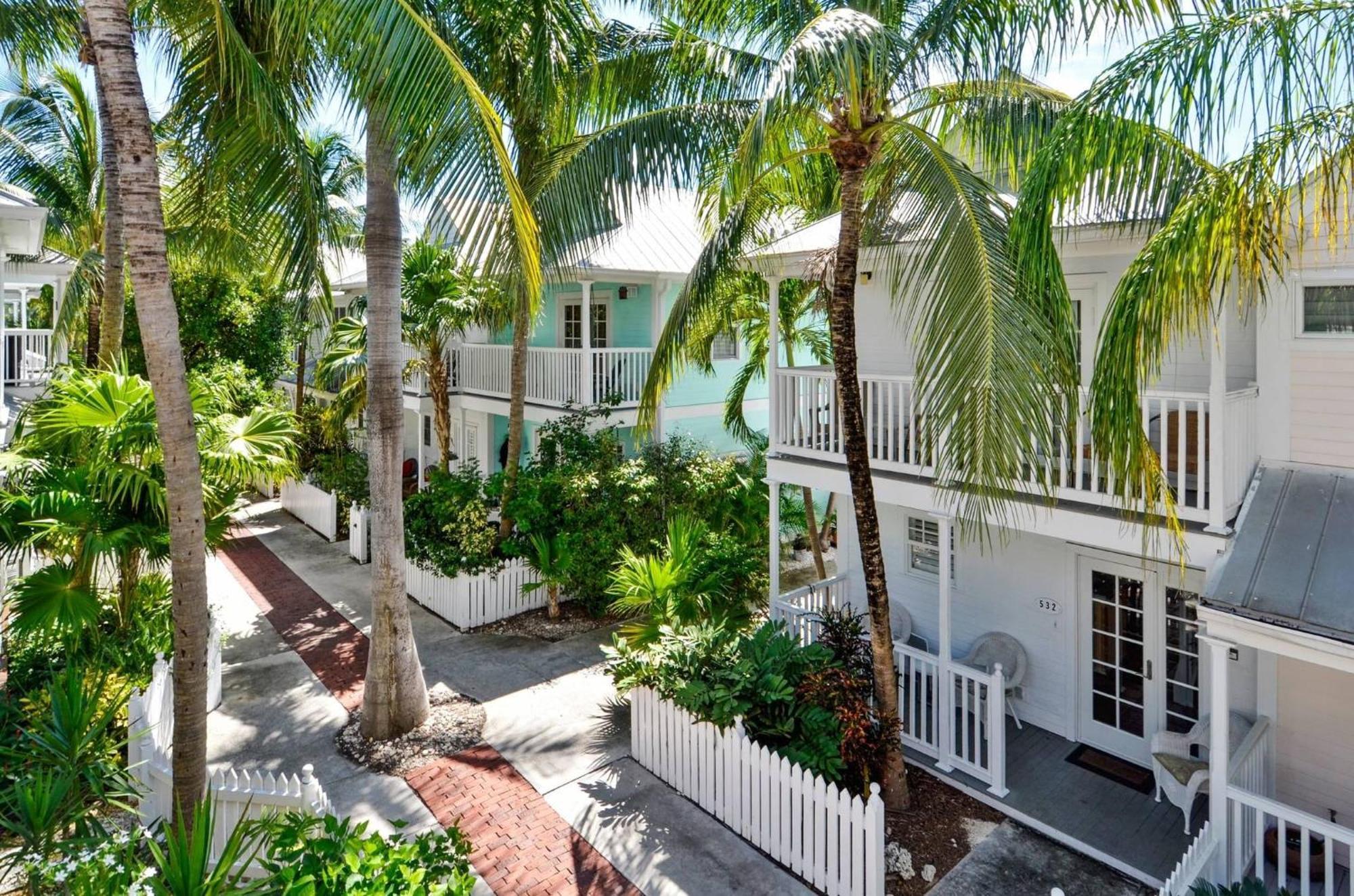 Holiday home Breezy Bungalow By Avantstay Close 2 Zachary Taylor State Park Beach W Shared Pool Week Long