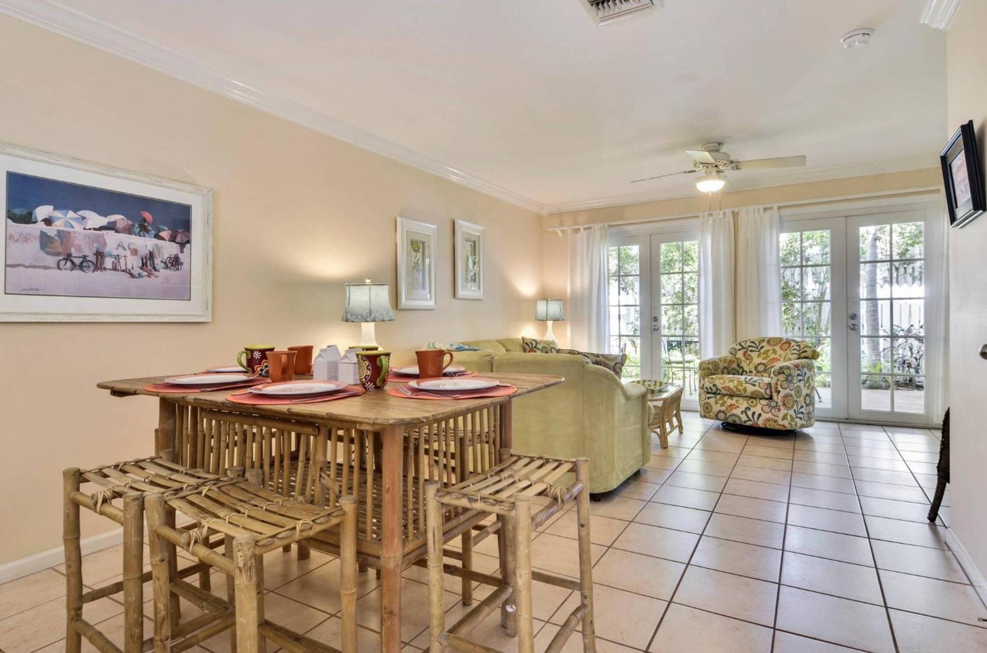 Breezy Bungalow By Avantstay Close 2 Zachary Taylor State Park Beach W Shared Pool Week Long Holiday home *