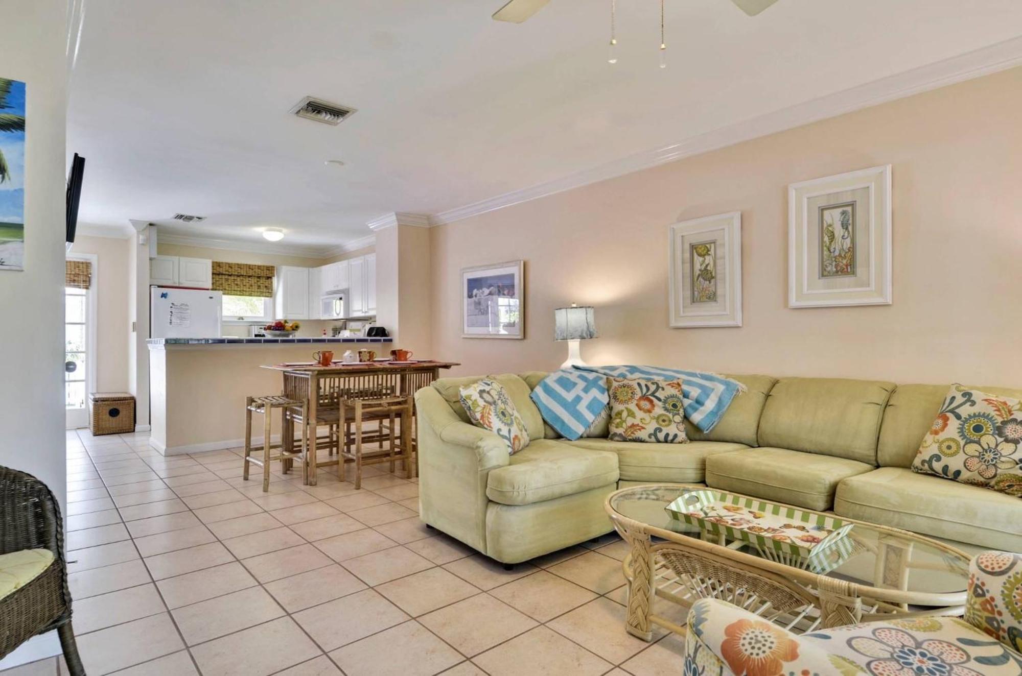 Holiday home Breezy Bungalow By Avantstay Close 2 Zachary Taylor State Park Beach W Shared Pool Week Long *