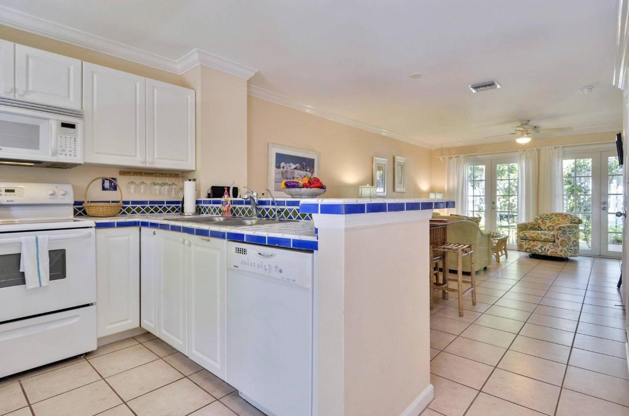 Breezy Bungalow By Avantstay Close 2 Zachary Taylor State Park Beach W Shared Pool Week Long